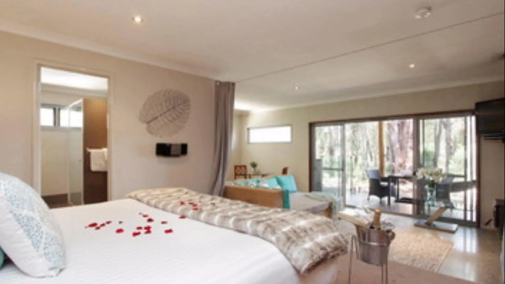 Hotel Hidden Valley Eco Lodges And Day Spa Perth